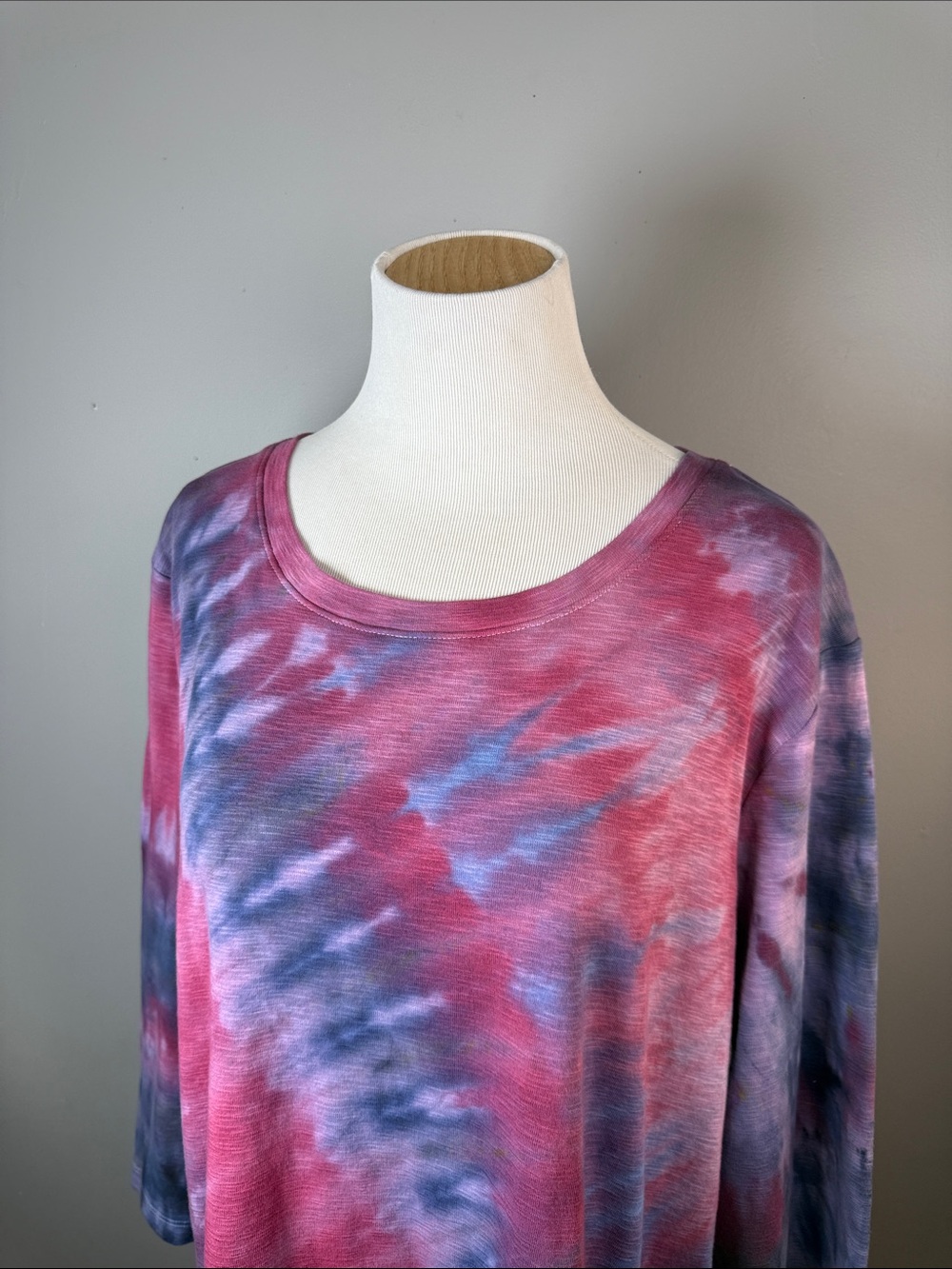 Tie-Dye Relaxed 3/4 Sleeve Top in Pink and Purple - Picture 2 of 8